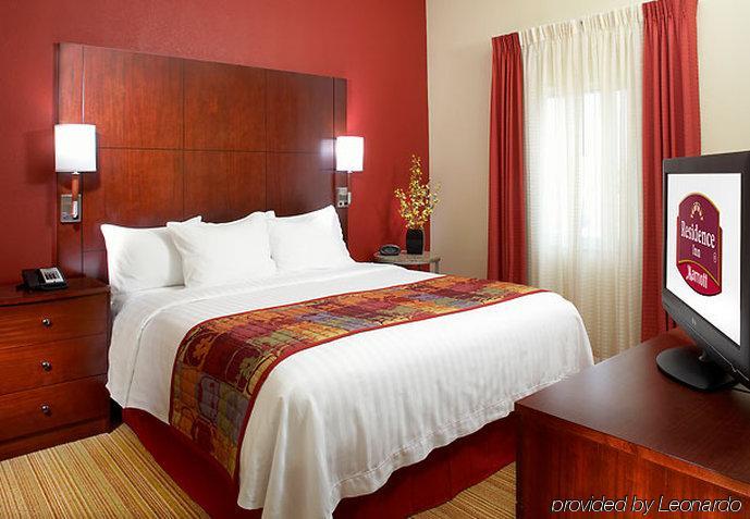 Residence Inn By Marriott San Antonio Six Flags At The Rim Room photo